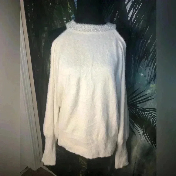 White long sleeve cold shoulder sweater size large - Picture 2 of 16